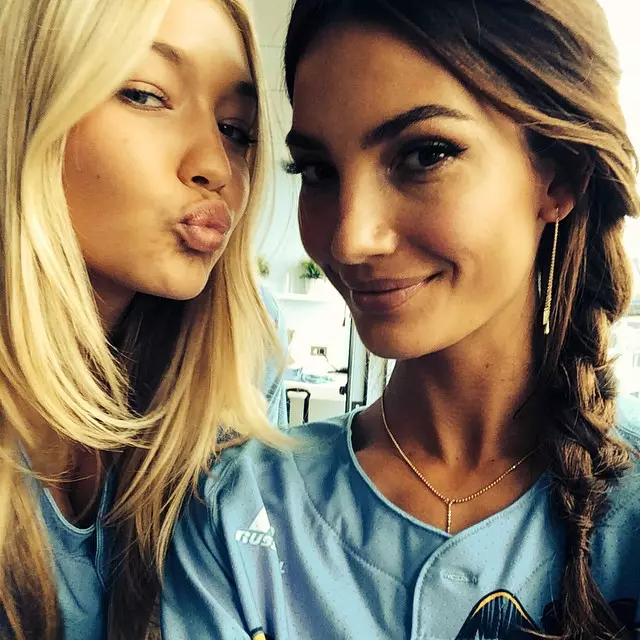 Gigi Hadid dan Lily Aldridge. Foto melalui Instagram