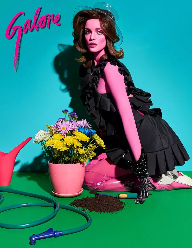 Sofia Resing é Martian Glam para a revista Galore