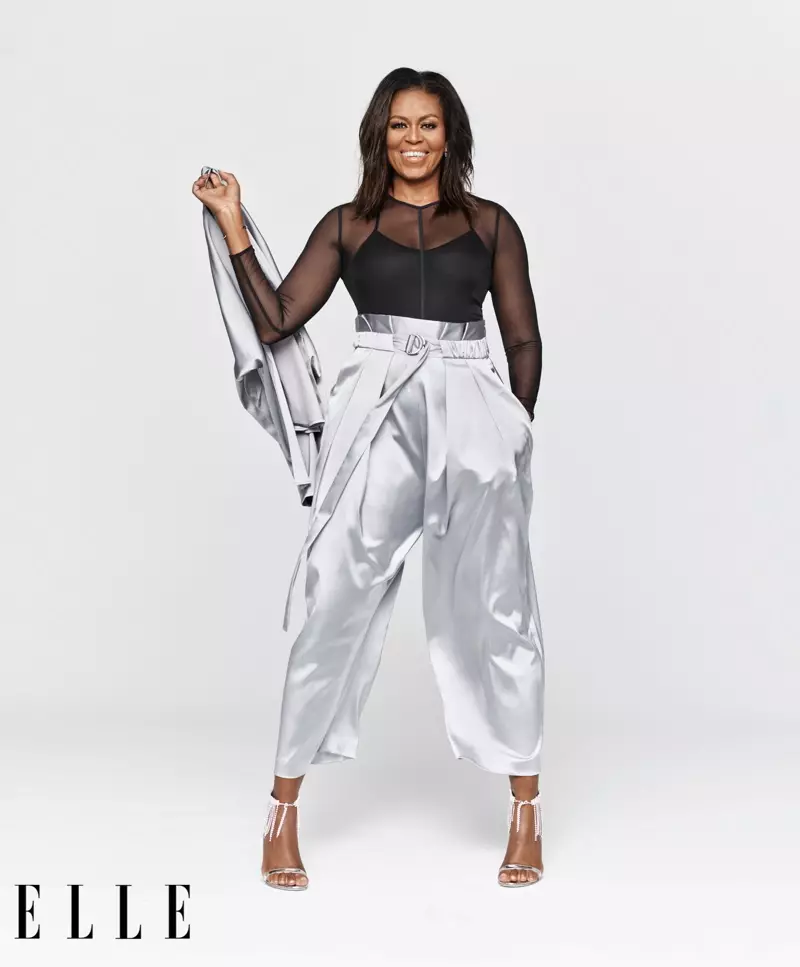 Michelle Obama uśmiecha się do ELLE US