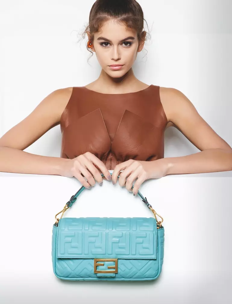 კაია გერბერი Fendi-ის 2019 წლის გაზაფხული-ზაფხულის კამპანიას უძღვება