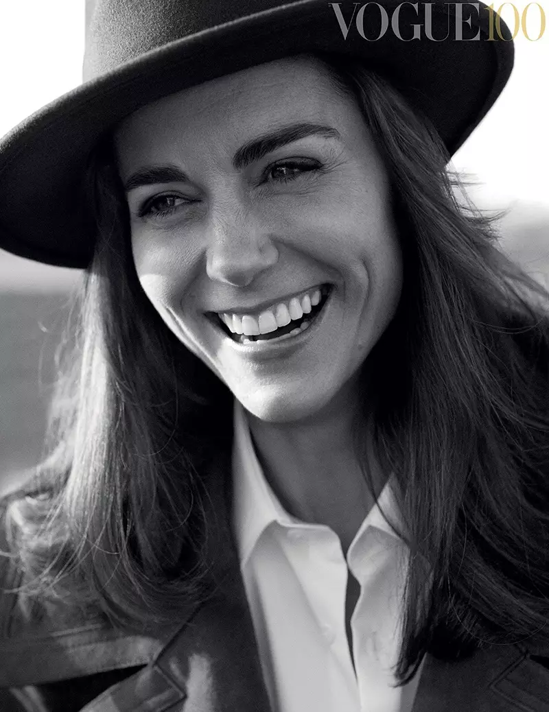 Kate Middleton glimket allegear yn Vogue UK's 100e jubileumútjefte