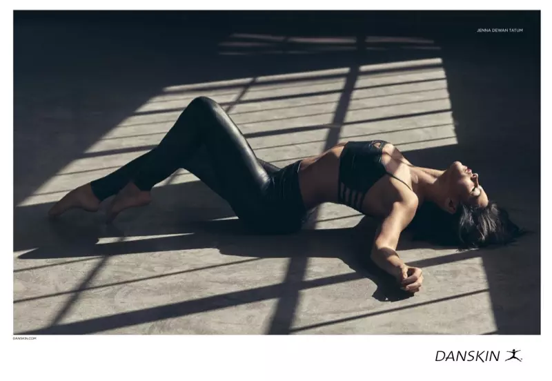 Jenna Dewan Tatum-ը հեռարձակում է Flash Dance in Danskin արշավը