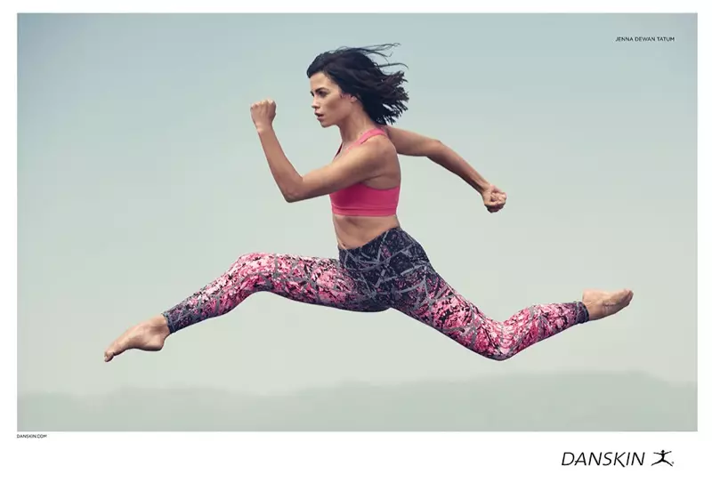 Jenna Dewan Tatum သည် Danskin ကမ်ပိန်းတွင် ခုန်ပျံတက်သည်။