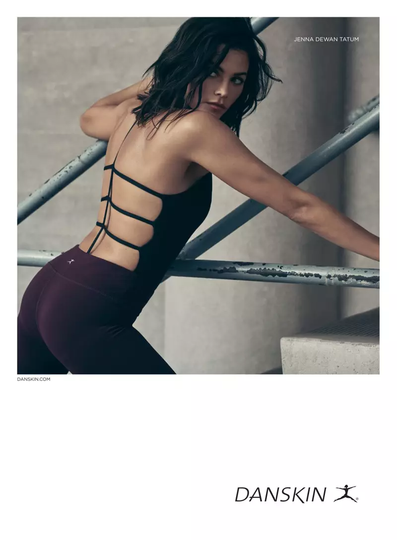 Jenna Dewan Tatum sfoggia la sua figura snella nella campagna di Danskin