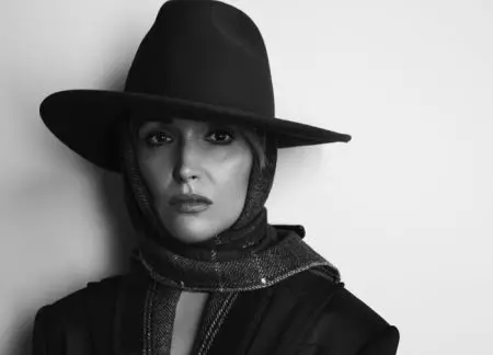 Rose Byrne nakłada się na jesienną modę na Story + Rain