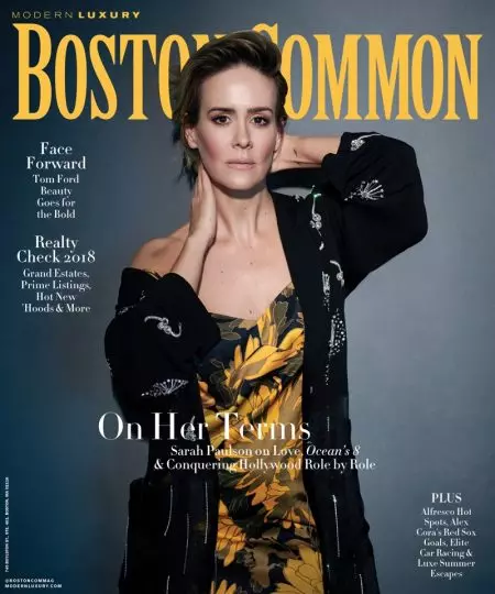 Sarah Paulson Ji bo Luksa Nûjen Şêweyên Sofîstîke li xwe dike