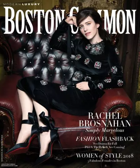 'The Marvelous Mrs. Maisel'-ster Rachel Brosnahan poseert in moderne luxe