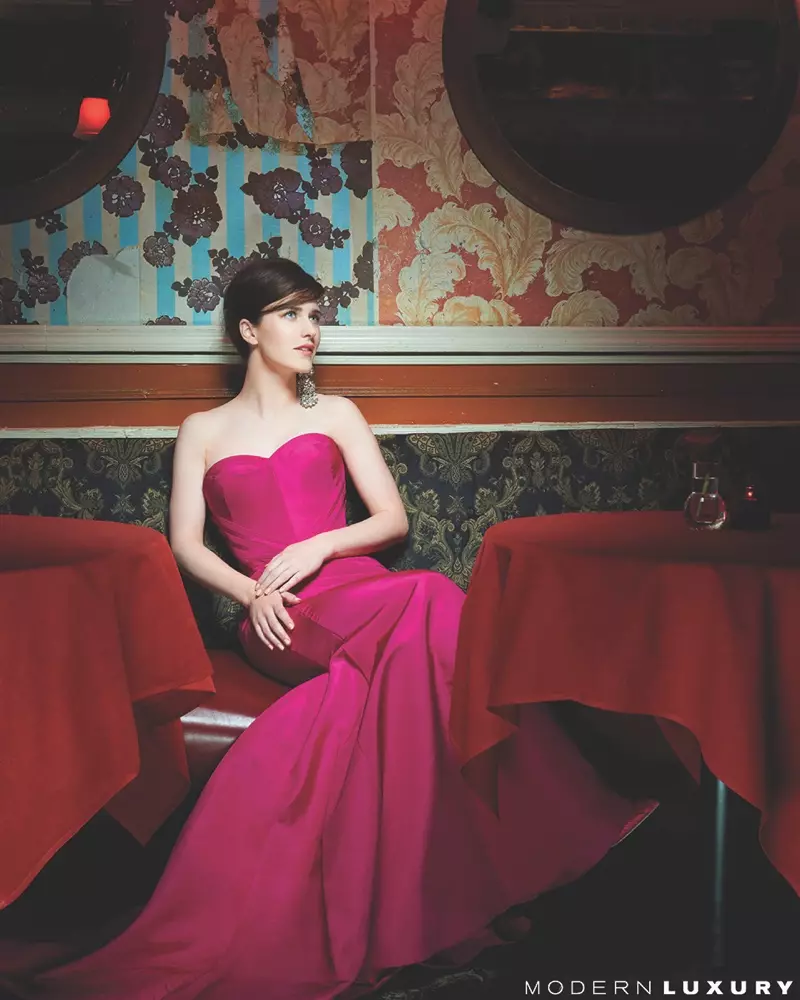 Rachel Brosnahan ta fito cikin rigar Zac Posen da 'yan kunne Tom Ford