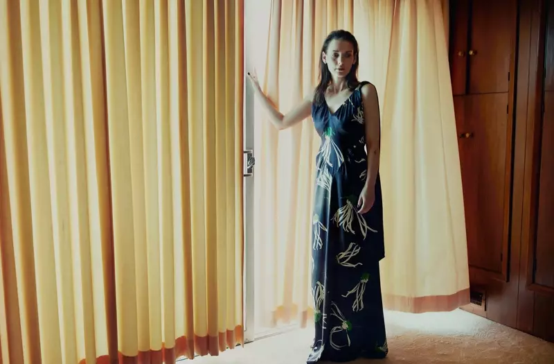 Winona Ryder poseert in prachtige jurken voor The Edit