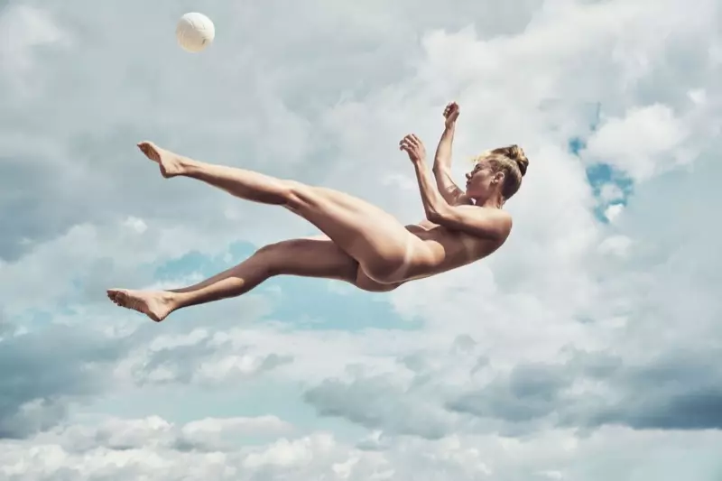 Эйпріл Рос пазіруе ў выпуску Body Issue 2016 года на ESPN