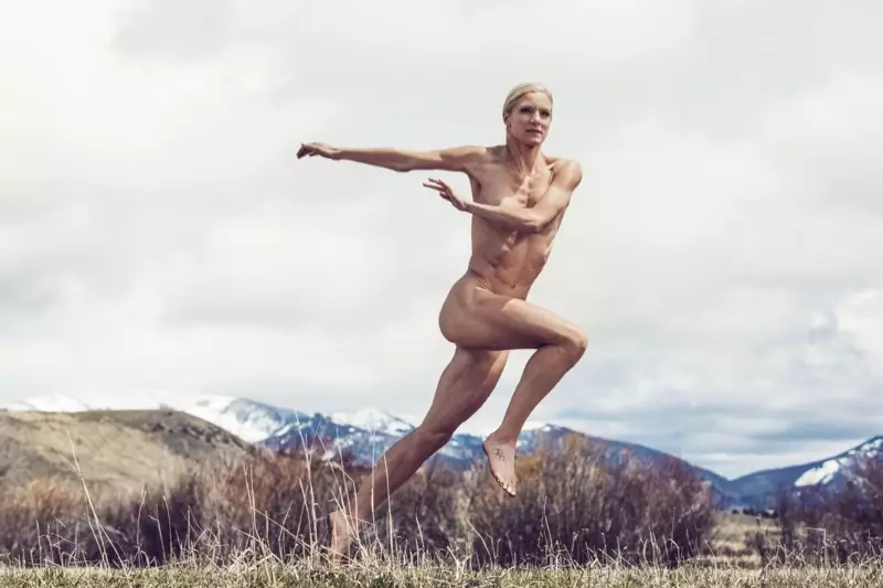 Emma Coburn pozuje w ESPN 2016 Body Issue