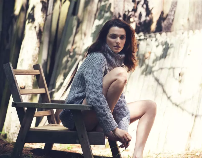 Rachel Weisz ist bereit für Pulloverwetter in Adam Lippes Rollkragenpullover und Eres Slips