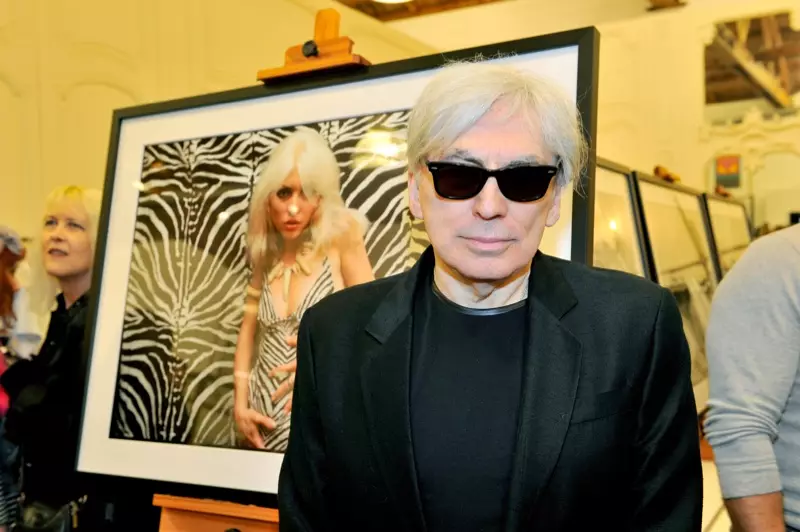 Chris Stein ntawm nws qhov kev nthuav qhia Blondie ntawm Paul Smith LA. Atmosphere ntawm 'Kuv, Blondie, thiab Advent of Punk' nthuav tawm ntawm Paul Smith LA. Yees duab: Donato Sardella/WireImage