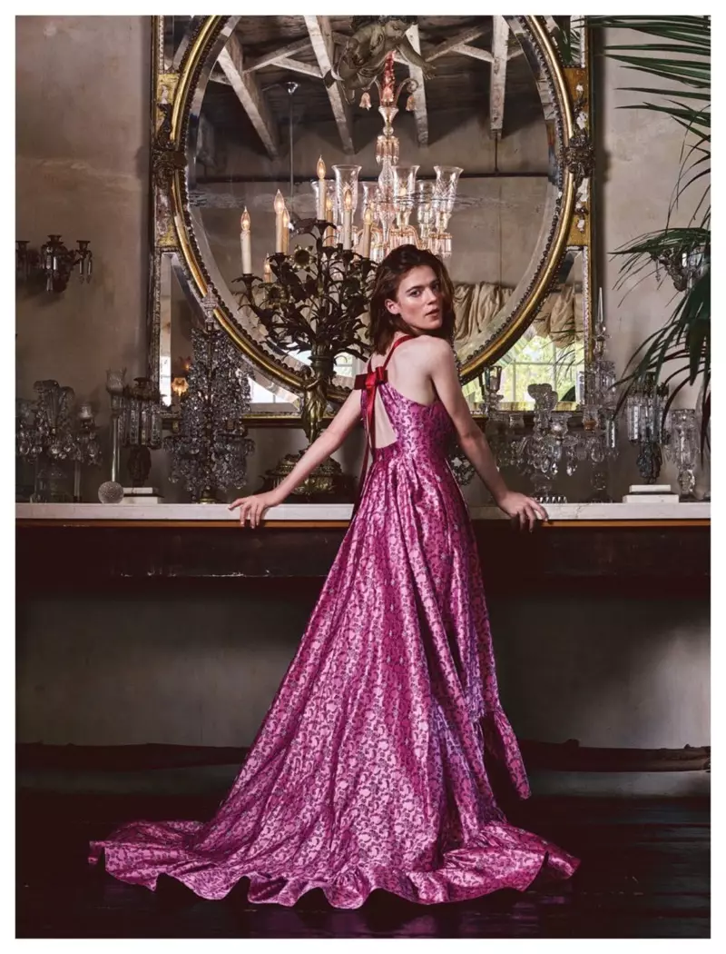 Ang aktres nga si Rose Leslie nagsul-ob og pink nga Erdem gown