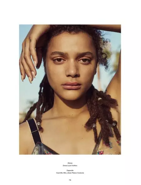 Exit Magazine için Sonbahar Koleksiyonlarında Sasha Lane Charms