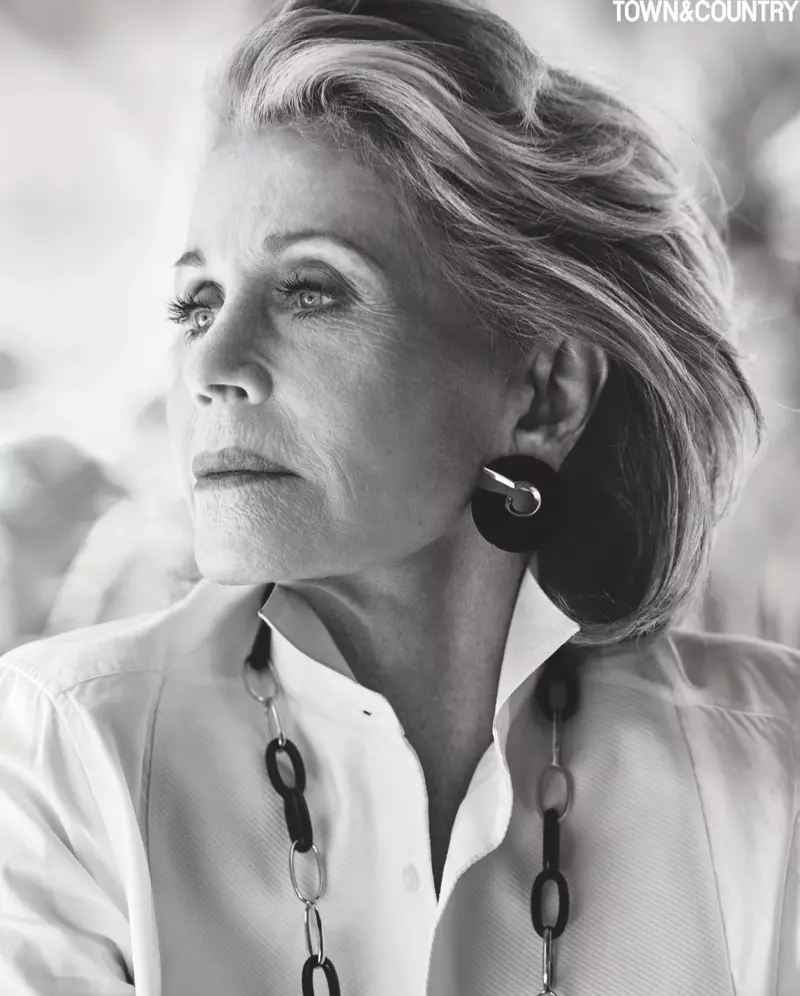 Yr actores Jane Fonda yn gwisgo crys Ralph Lauren