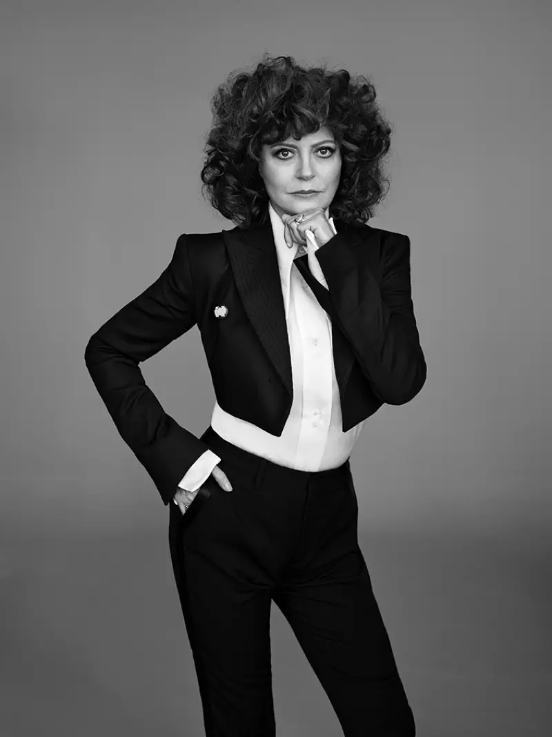 Susan Sarandon draagt chique kostuum in ELLE UK Cover Shoot
