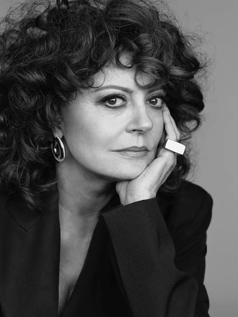 Con una sonrisa, Susan Sarandon viste una chaqueta de Celine