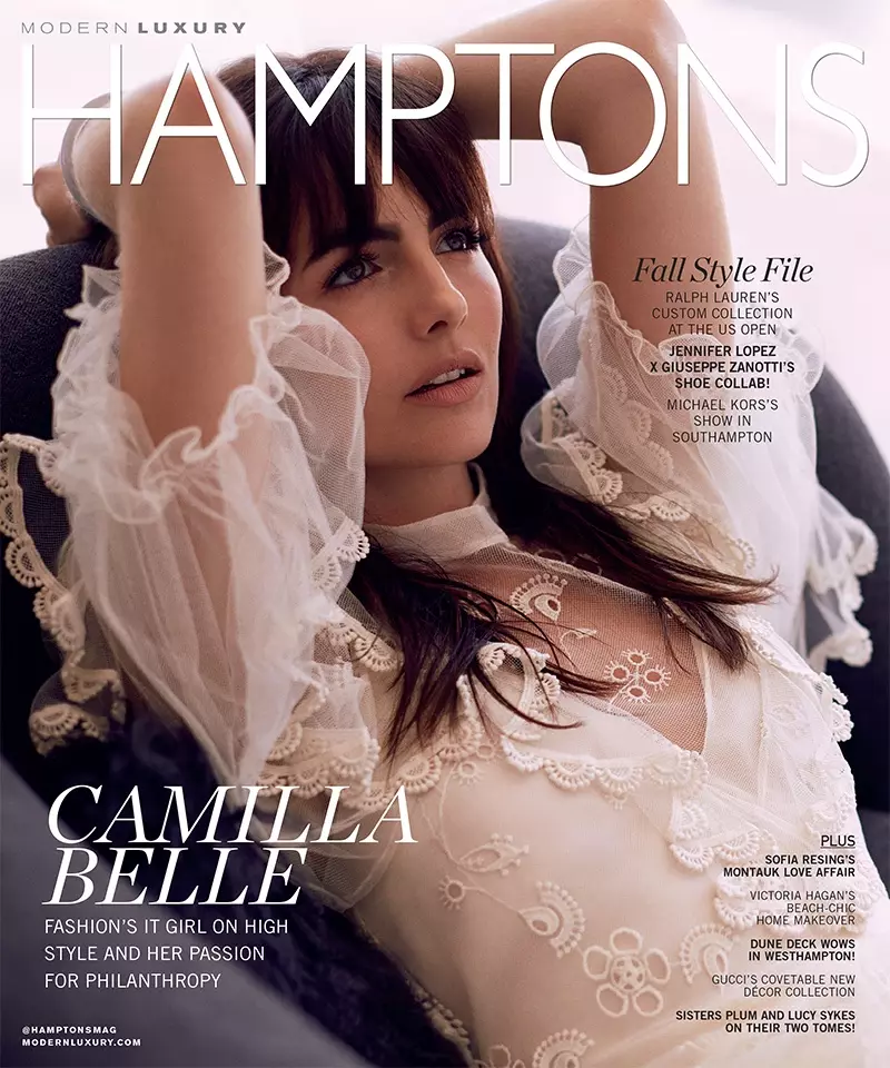 卡米拉·貝爾在漢普頓雜誌 2017 年勞動節封面上