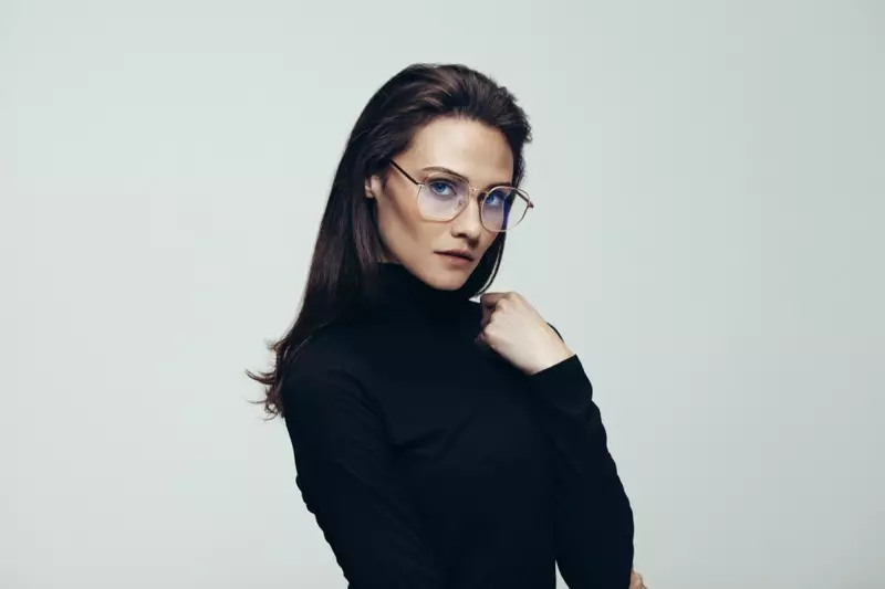 Hogyan válasszunk szemüveget nőknek: Teljes útmutató