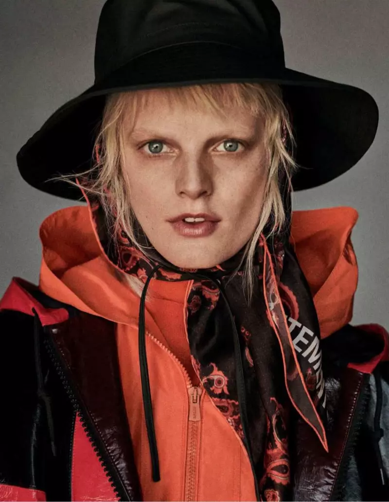 Hanne Gaby Odiele Vogue Alemaniarako udazkeneko arropa jantzita jartzen du