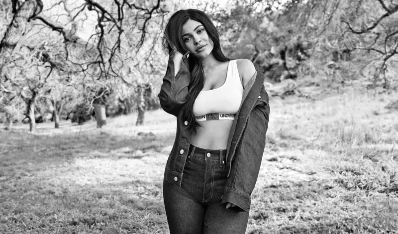 Kylie Jenner i luma Calvin Klein Jeans pa'ū 2018 tauvaga