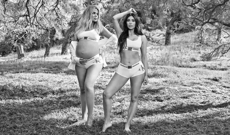 Khloe en Kim Kardashian posearje foar Calvin Klein Underwear hjerst 2018 kampanje