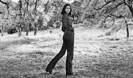 Le Kardashian & Jenner Sisters Toe foi mo Calvin Klein Fall 2018 Campaign