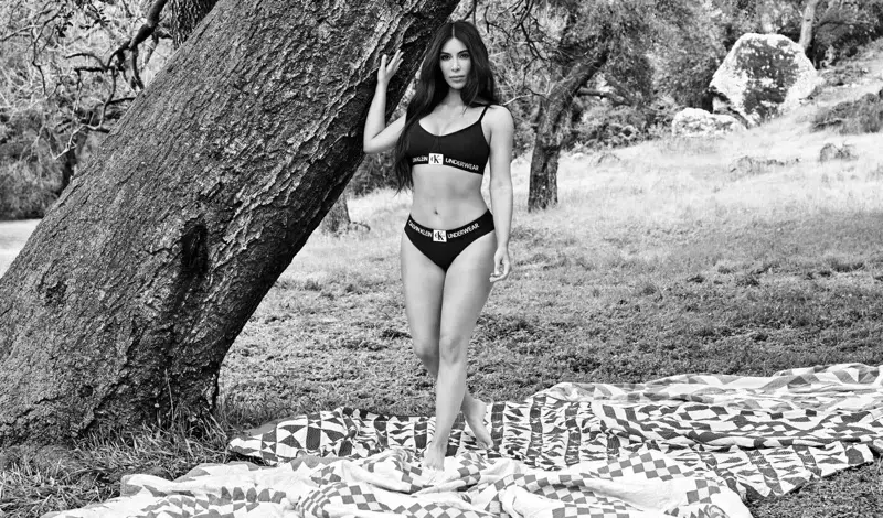 តារា Kim Kardashian ក្នុងយុទ្ធនាការ Calvin Klein Underwear រដូវស្លឹកឈើជ្រុះឆ្នាំ 2018