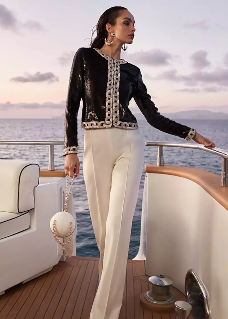 Model Luma Grothe katon ing kampanye Elisabetta Franchi musim semi-musim panas 2020