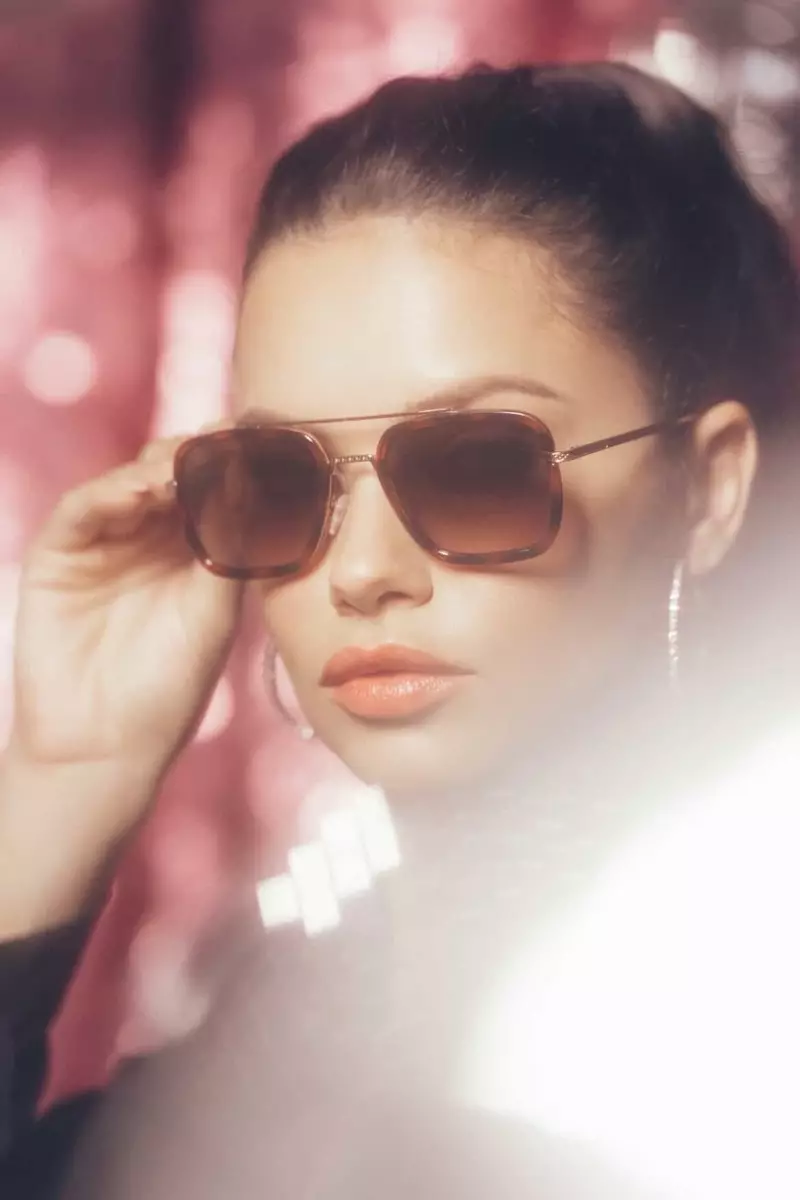 ການຮ່ວມມື Prive Revaux ຂອງ Adriana Lima ຫຼຸດລົງໃນວັນທີ 14 ກຸມພາ