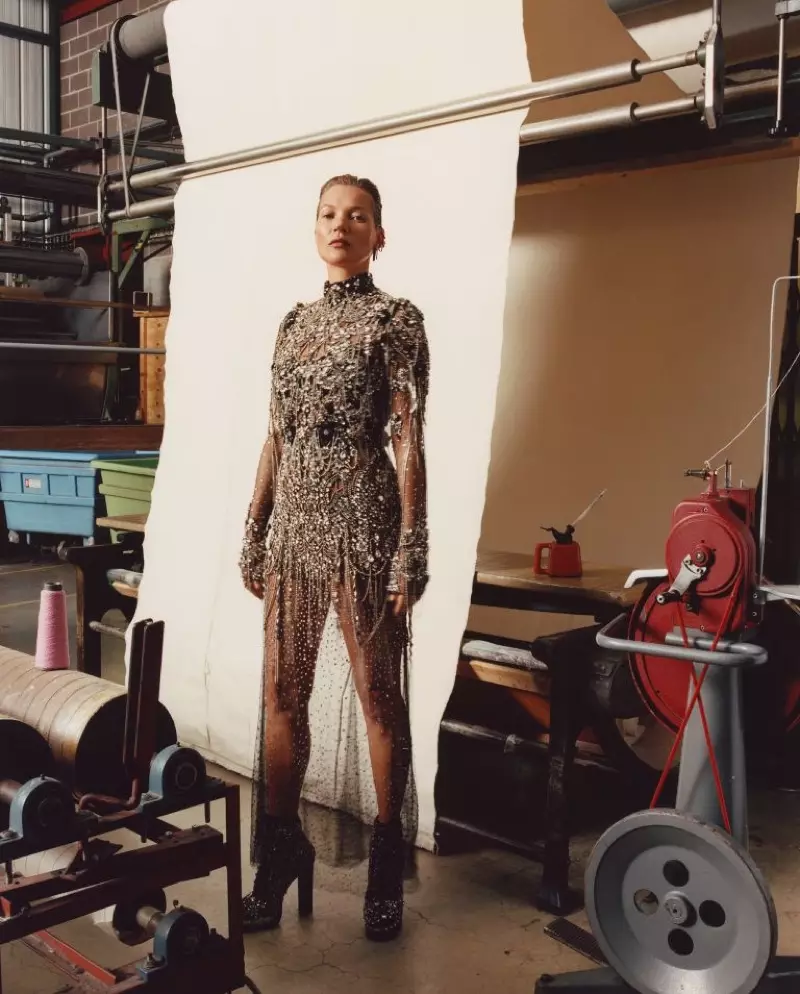 Kate Moss diện Alexander McQueen trong chiến dịch thu đông 2019