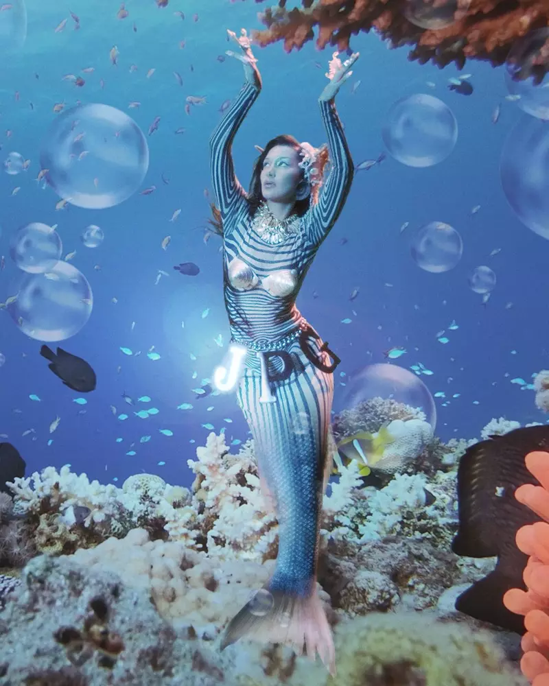 U-Bella Hadid uzenza i-mermaid emkhankasweni kaJean Paul Gaultier Les Marins.