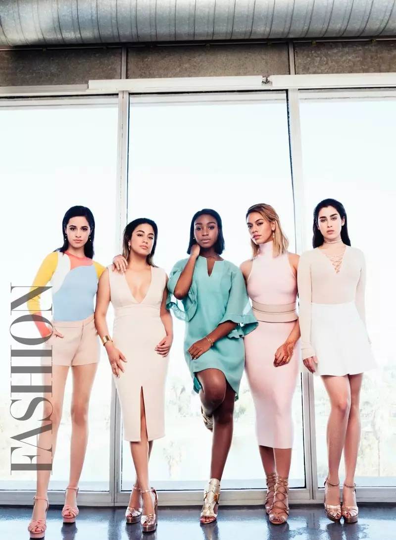 פינפט האַרמאָני (לינקס צו רעכט) Camila Cabello, Ally Brooke Hernandez, Normani Kordei, Dinah Jane Hansen און Lauren Jauregui פּאָזע פֿאַר FASHION Magazine