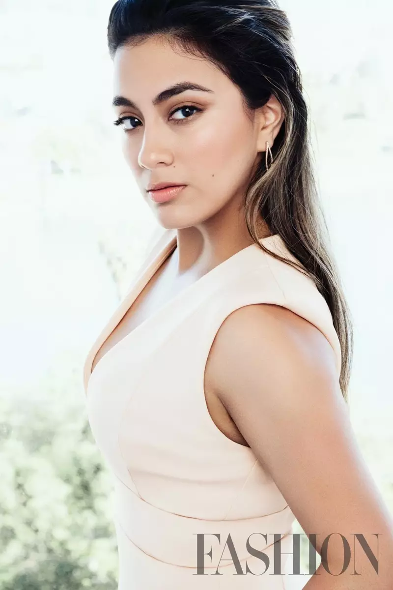 Ally Brooke Hernandez yana sanye da rigar ASOS da 'yan kunne Dana Rebecca Designs