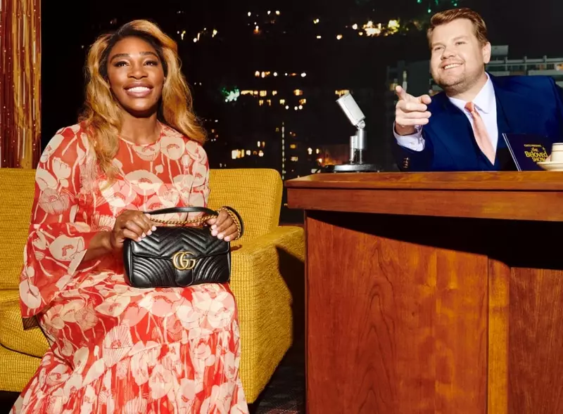 Serena Williams schittert in de Gucci Beloved-handtascampagne.