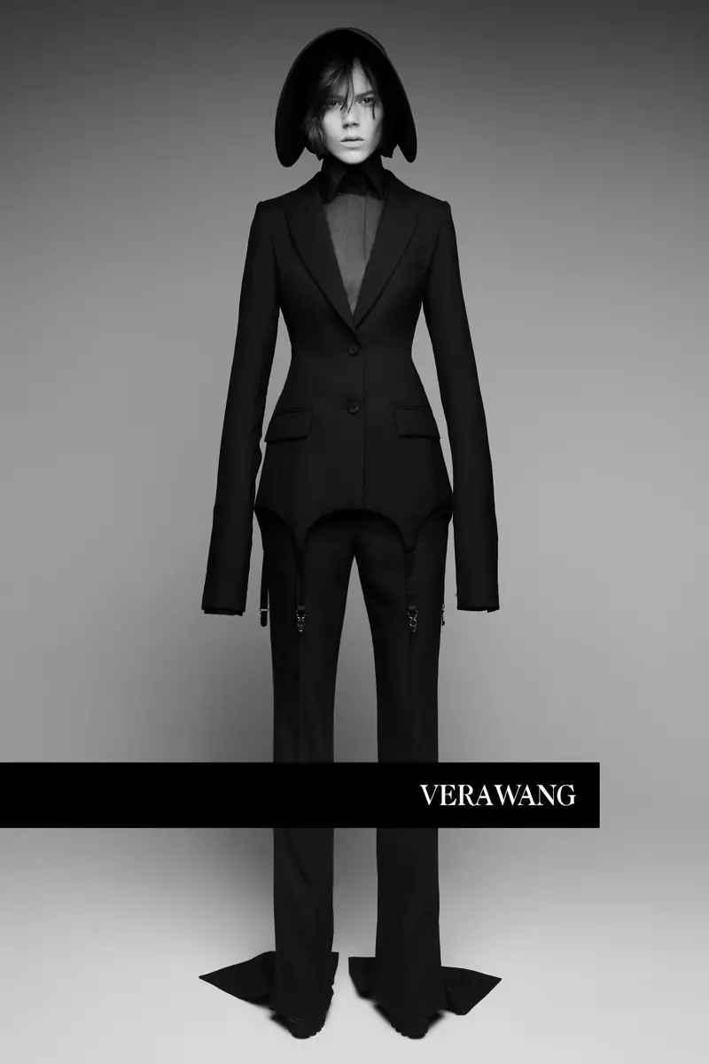 模特 Freja Beha Erichsen 身著 Vera Wang 2018 春夏廣告大片