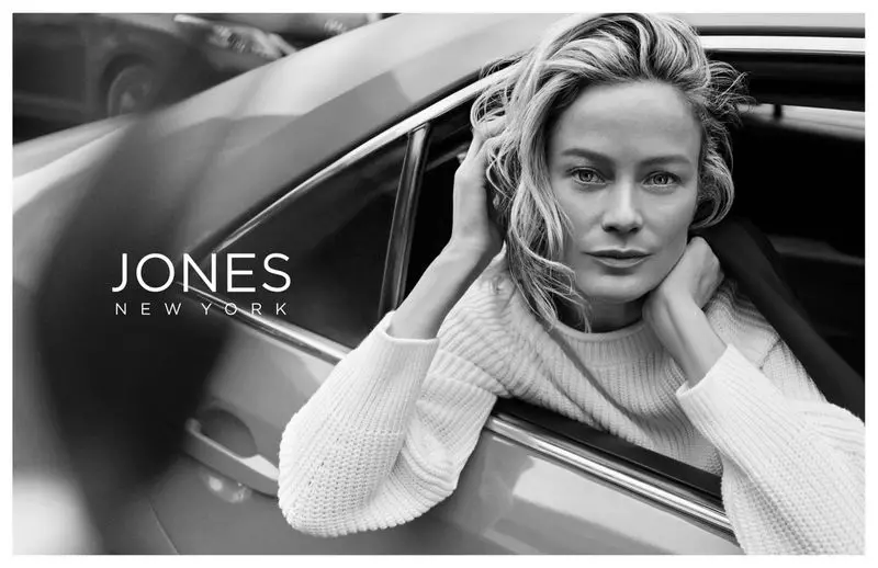 Jones New York သည် ဆောင်းဦးရာသီ 2019 လှုပ်ရှားမှုအတွက် Carolyn Murphy ကို နှိပ်သည်။