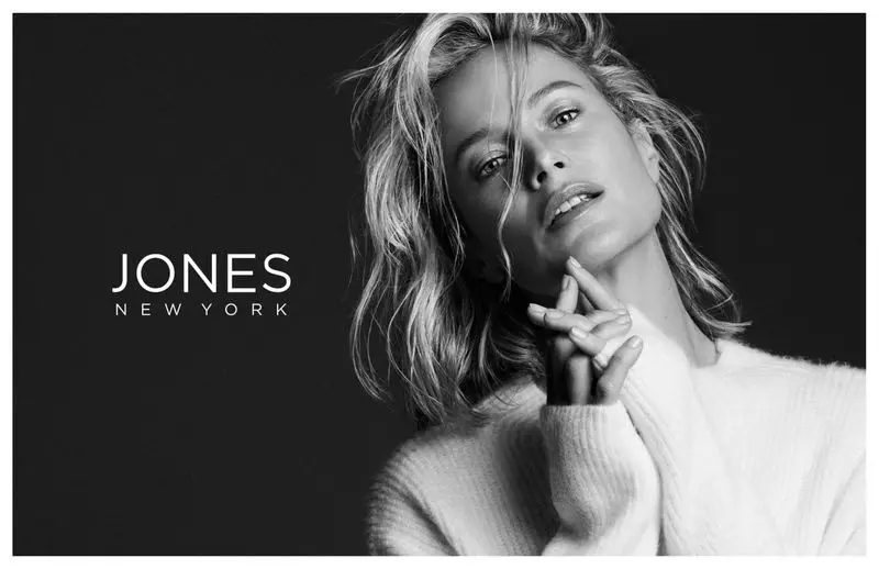 모델 캐롤린 머피(Carolyn Murphy)가 Jones New York의 2019 가을 겨울 캠페인을 주도합니다.