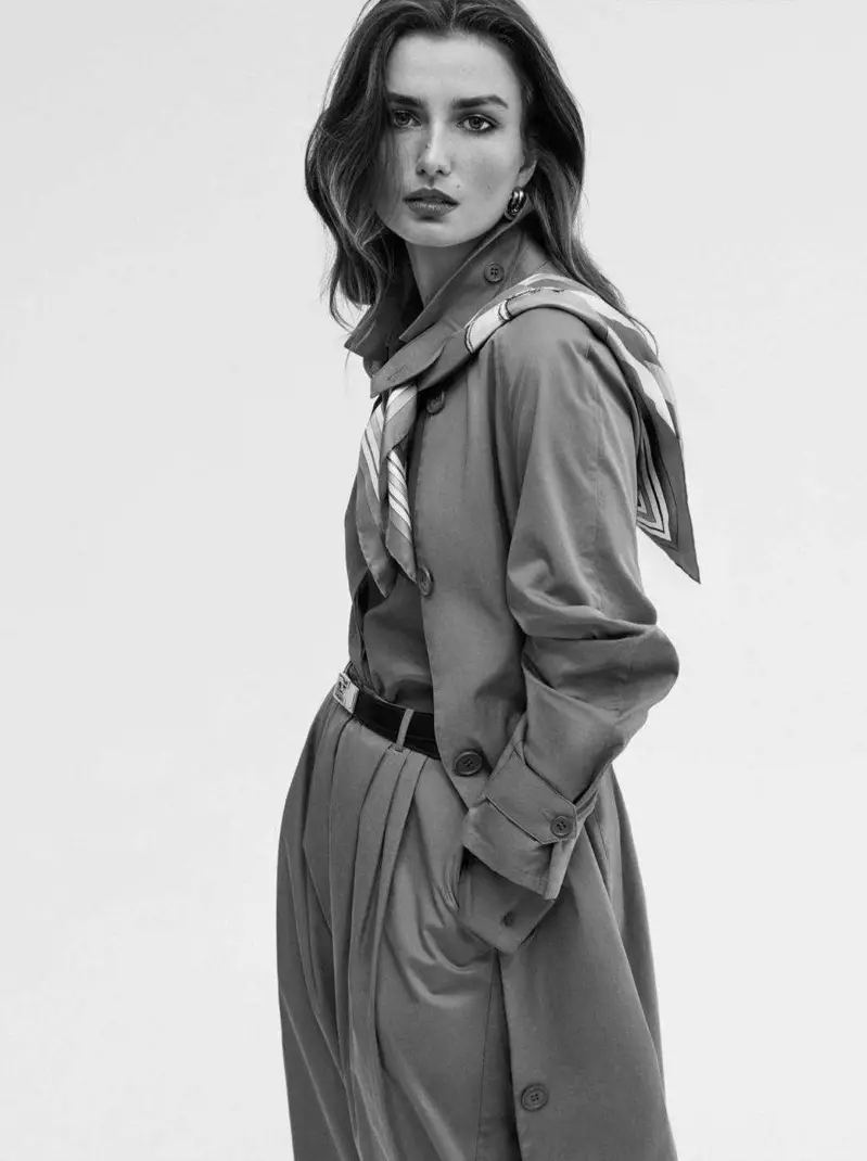 Andreea Diaconu nosi sproščene ansamble za pariški Vogue