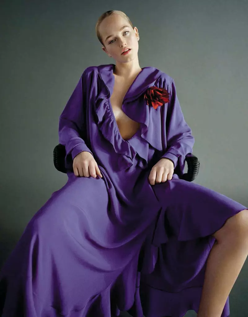 Jean Campbell posa con estilos eclécticos para Vogue China