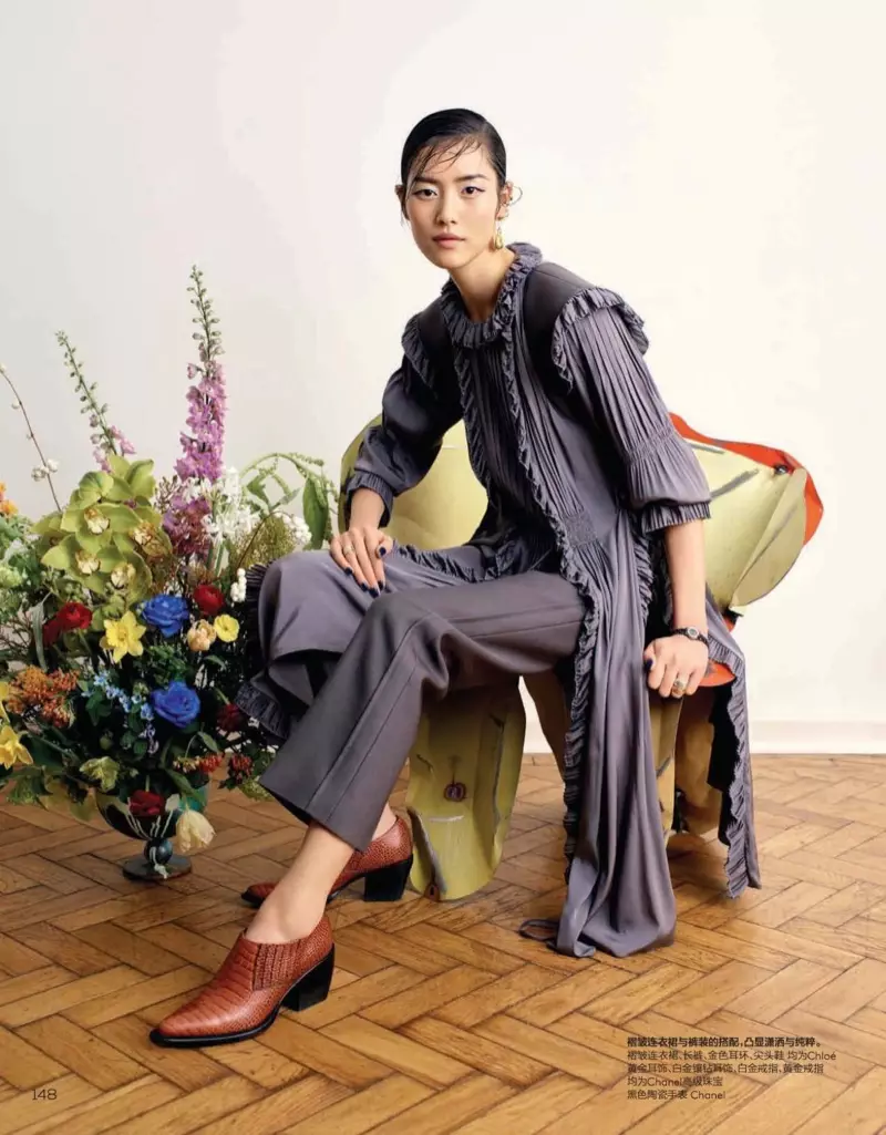 Liu Wen არის სრული Bloom ერთად Chic სტილი Vogue China