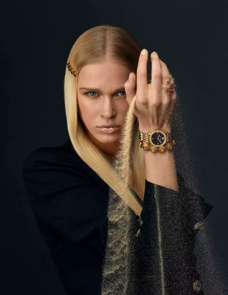 Versace Watches বসন্ত 2021 ক্যাম্পেইন