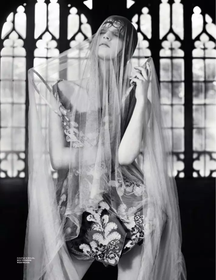 Laura Kampman Dons Divine Fashion for Interview রাশিয়া নভেম্বর 2012 by Ben Toms