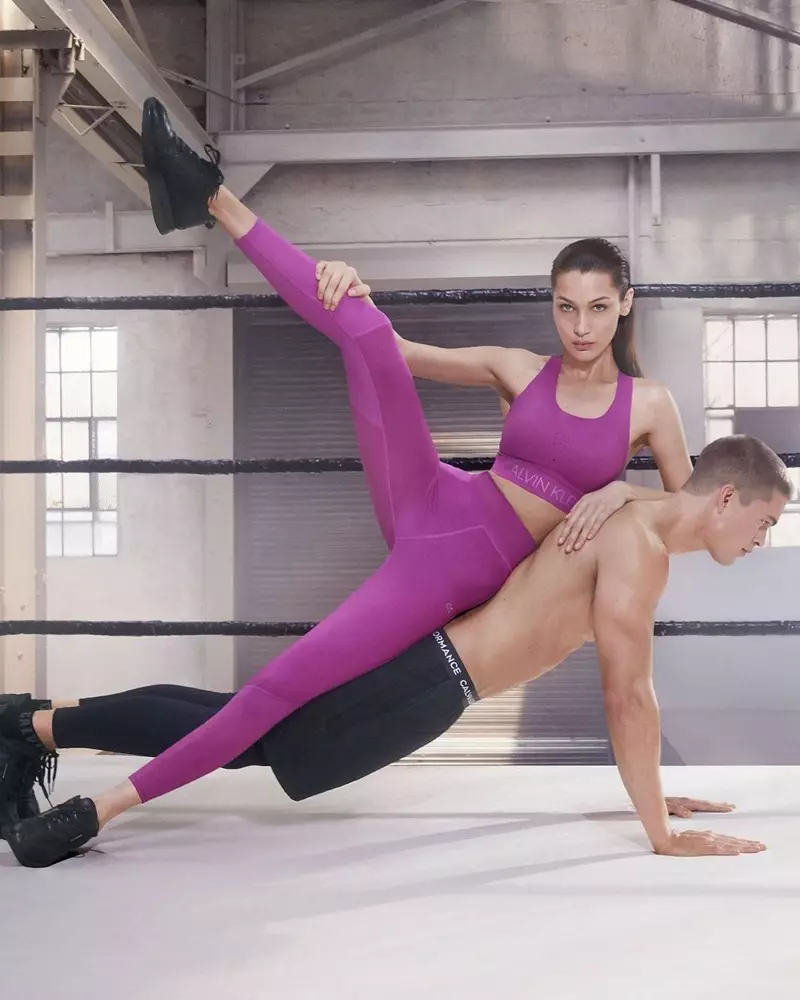 Bella Hadid rockt een paarse stijl en voert de campagne van Calvin Klein Performance herfst-winter 2019