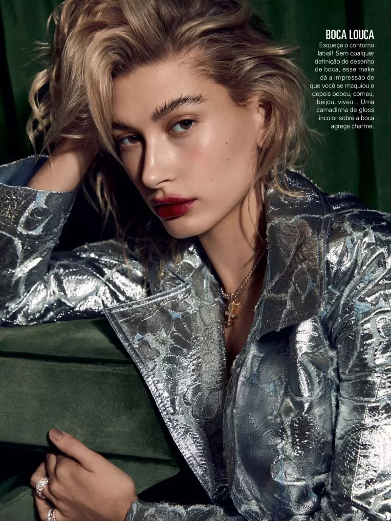 Třpytivý make-up modelky Hailey Baldwin & Maria Borges hledá Glamour Brazil