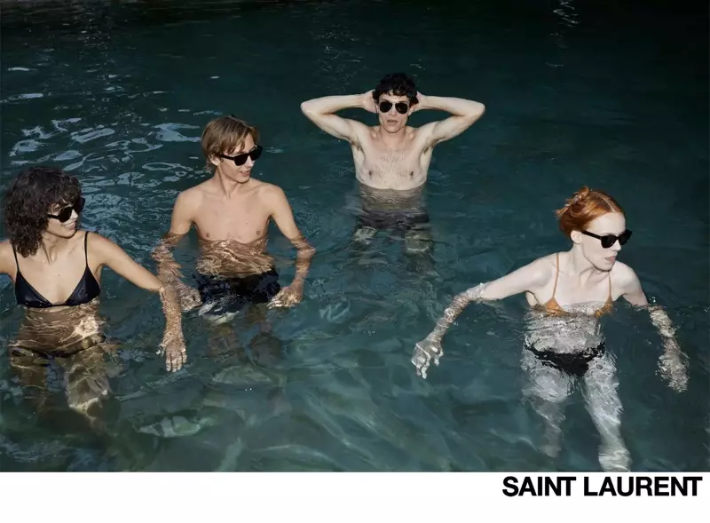 Les mannequins se baignent dans la campagne Saint Laurent Palermo Summer Nights