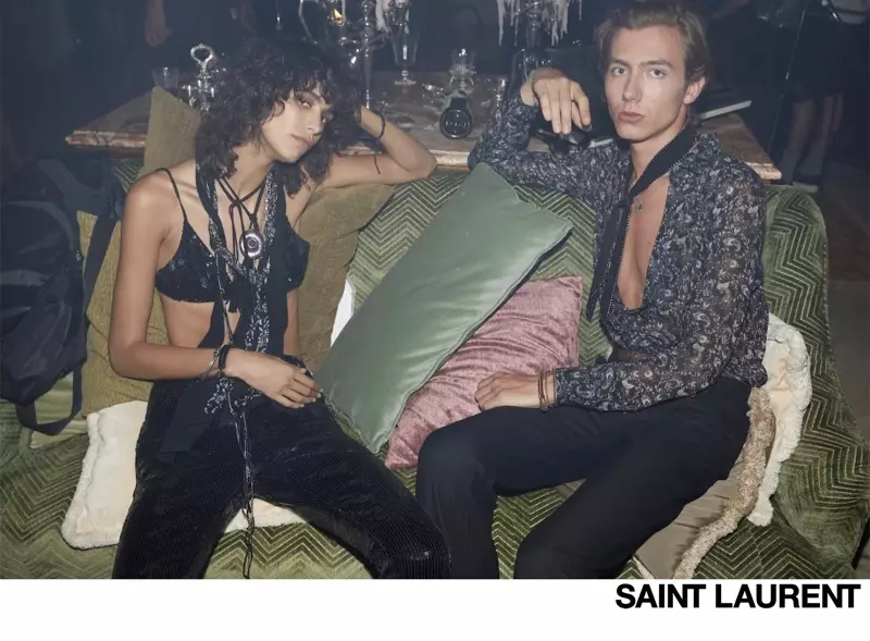 Mica Arganaraz และ Paul Hameline นำแสดงในแคมเปญ Saint Laurent Palermo Summer Nights