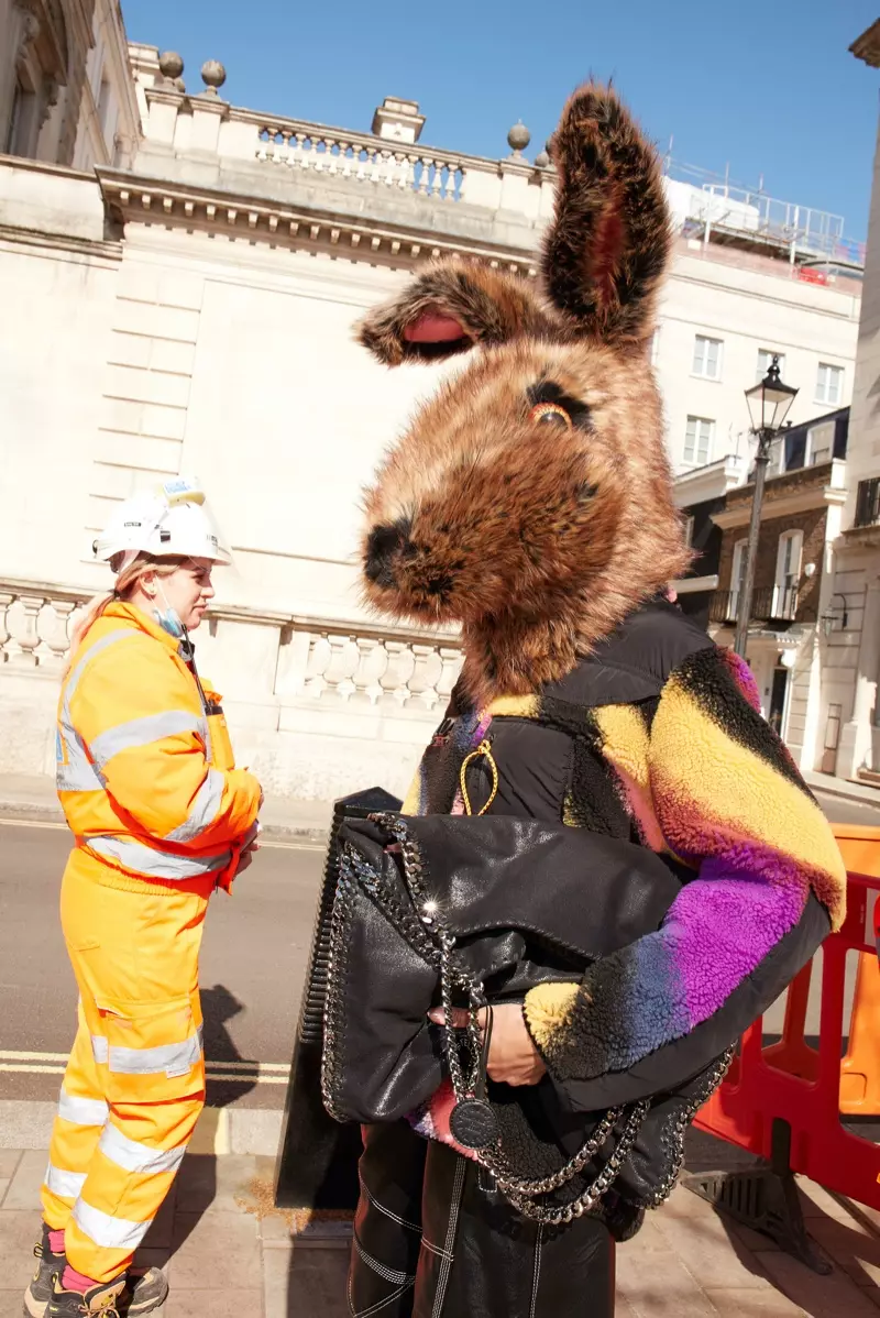 Stella McCartney establece la campaña de otoño de 2021 en Londres.