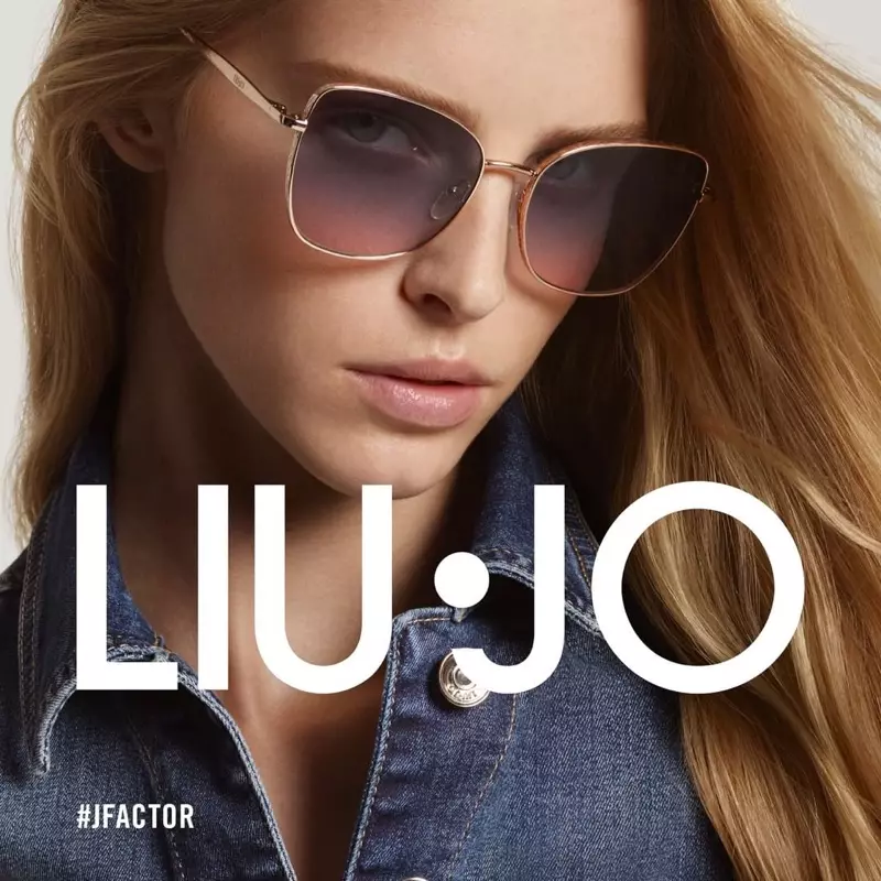 Si Abby Champion ay nagsusuot ng sunglass sa Liu Jo spring-summer 2021 campaign.